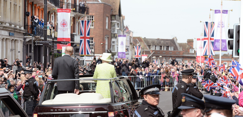 Illustration for article titled Queen Elizabeth II Has The Range Rover Convertible You Actually Want